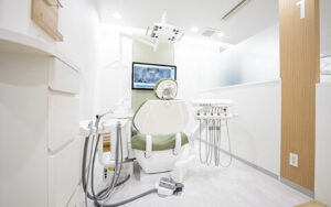 王子駅を出てすぐ、アール歯科王子駅前クリニックの診療室の写真